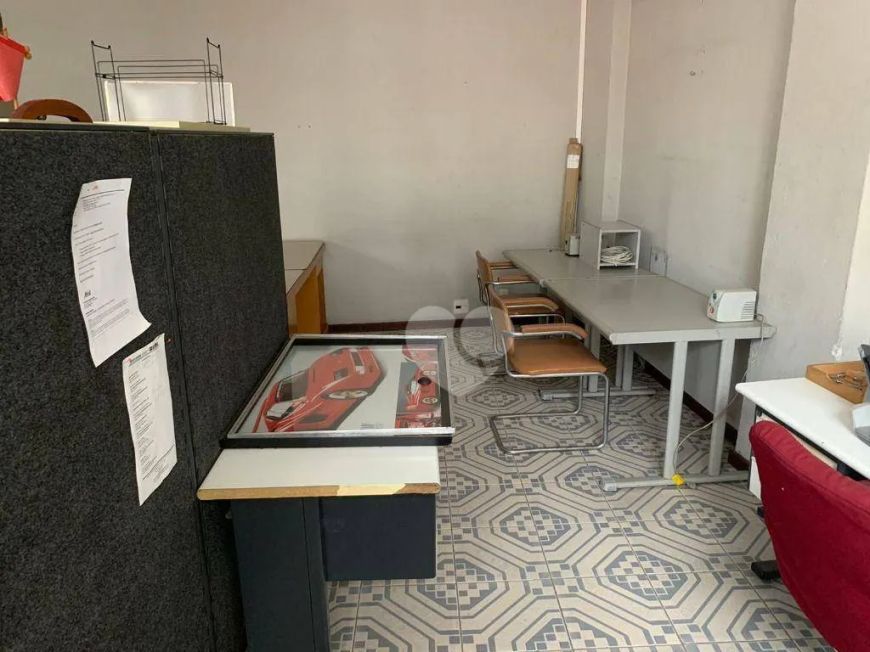 Sala Comercial=Andar inteiro com vaga de garagem na Escritura