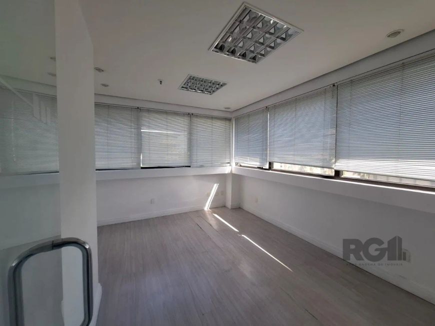 Escritório para Alugar no Bairro Petrópolis com 80 m² de Área Útil disponível