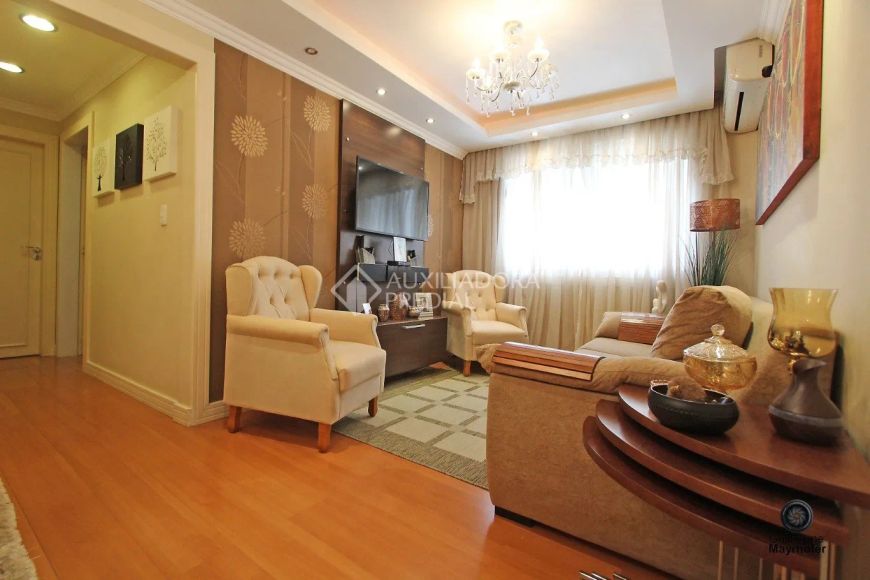 Excelente apartamento de 2 dormitórios, 4 andar com elevador no bairro Humaitá.