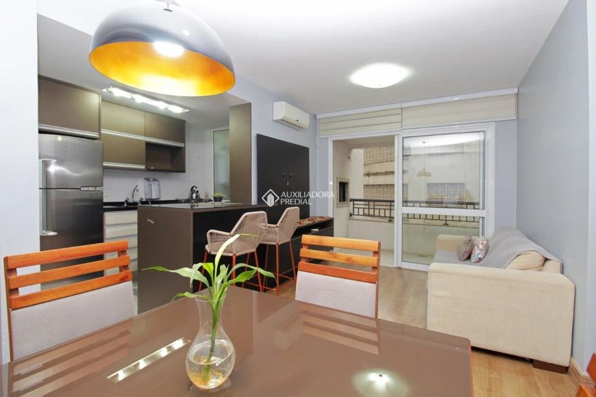 Ótimo Apartamento mobiliado, 2 quartos, suíte, vaga coberta e infra de resort.