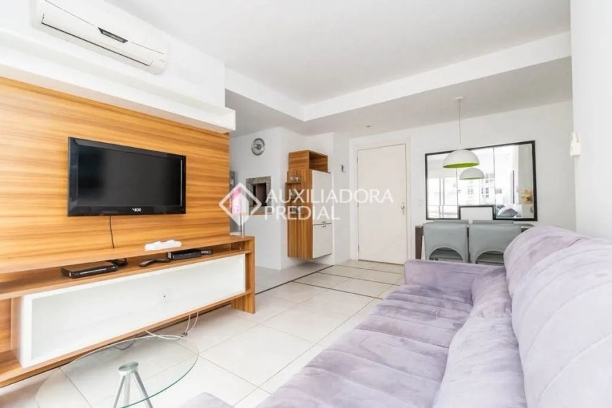 Imóvel para venda possui 61 metros quadrados com 2 quartos em Passo da Areia - Porto Alegre - RS