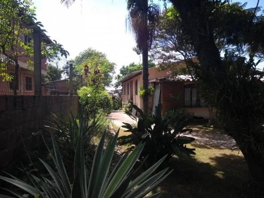 Casa com piscina , lago e pomar