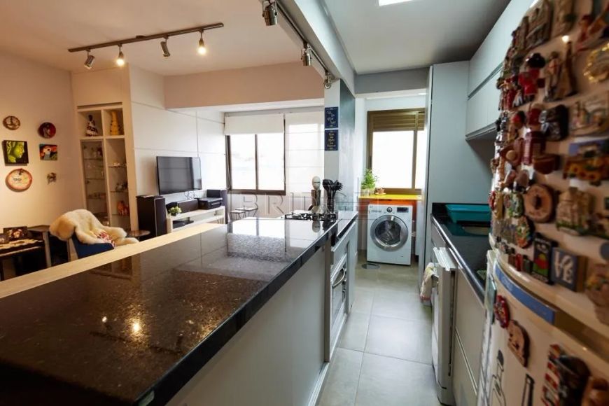 Imóvel para venda tem 81 metros quadrados com 3 quartos em Passo da Areia - Porto Alegre - RS