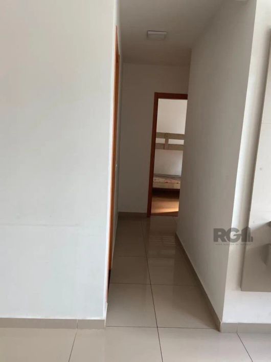 Apartamento desocupado, 2 dormitórios, living 2 ambientes, sala de jantar e sala de estar, cozinha a