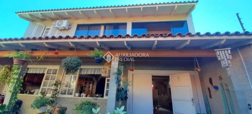 Ampla casa de 3quartos com piscina na Zona Sul de Porto Alegre.