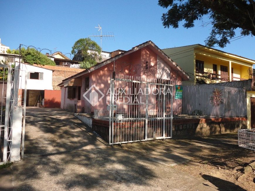Casa bem localizada !