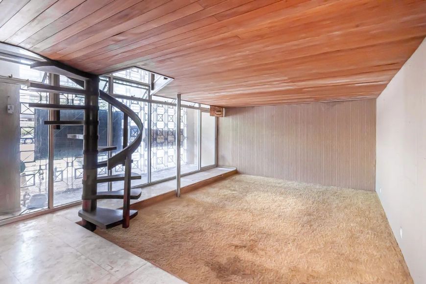 Casa residencial à venda no bairro Auxiliadora com 372 m² e 3 quartos.