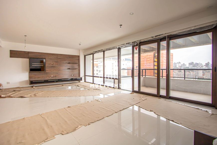 Apartamento 4 suítes no Petrópolis
