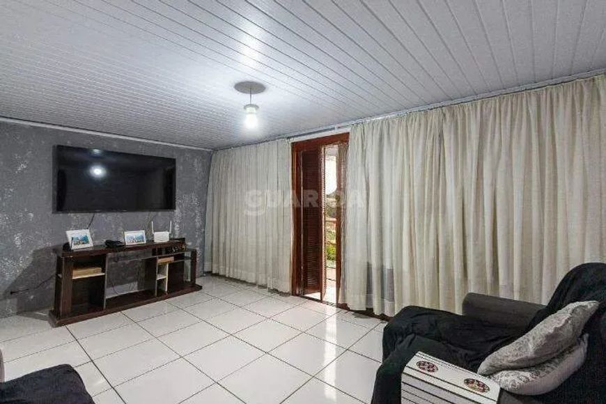 Casa Residencial com 5 dormitórios, sendo 2 suítes, para alugar no bairro Cristal