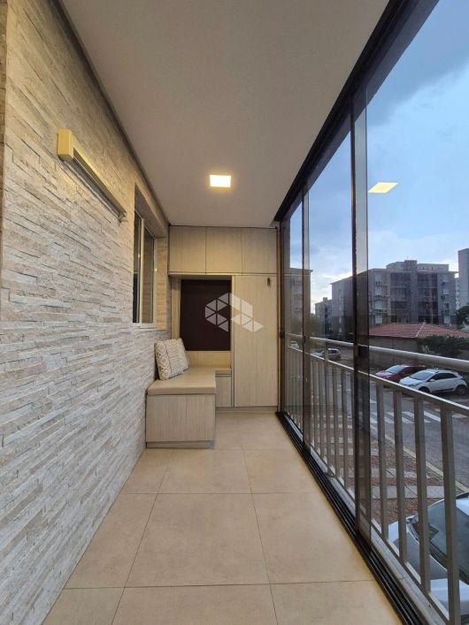 Apartamento de 2 dormitórios com 1 vaga de garagem, no bairro Humaitá em Porto Alegre.