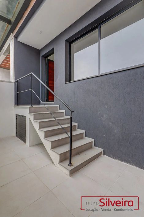Casa em Porto Alegre, no bairro Chácara das Pedras, à venda.