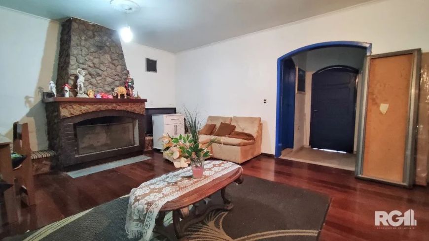 Vende-se Casa no Bairro Jardim Itu Sabará, Porto AlegreDescrição do Imóvel:-Área Total: 220m²-Locali