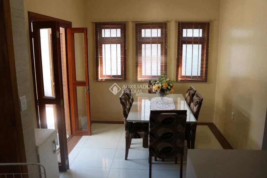 CASA NOVA - BARBADA!!! com 165 metros quadrados com 3 quartos em Vila São José - Porto Alegre - RS