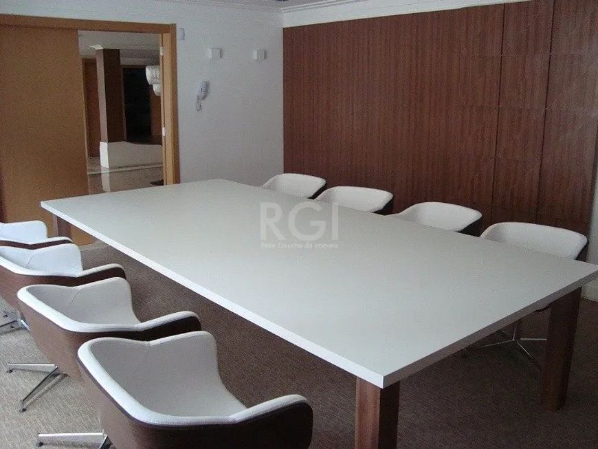 Imobiliária Coliseu aluga Excelente sala com 40,78m², banheiro, piso com cimento alisado e vaga de g