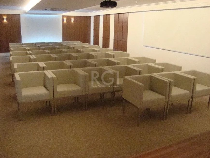 Imobiliária Coliseu aluga Excelente sala com 40,78m², banheiro, piso com cimento alisado e vaga de g