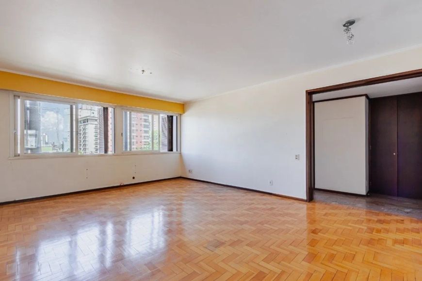 Apartamento à venda no bairro Auxiliadora com 153 m² e 3 dormitórios/quartos disponíveis