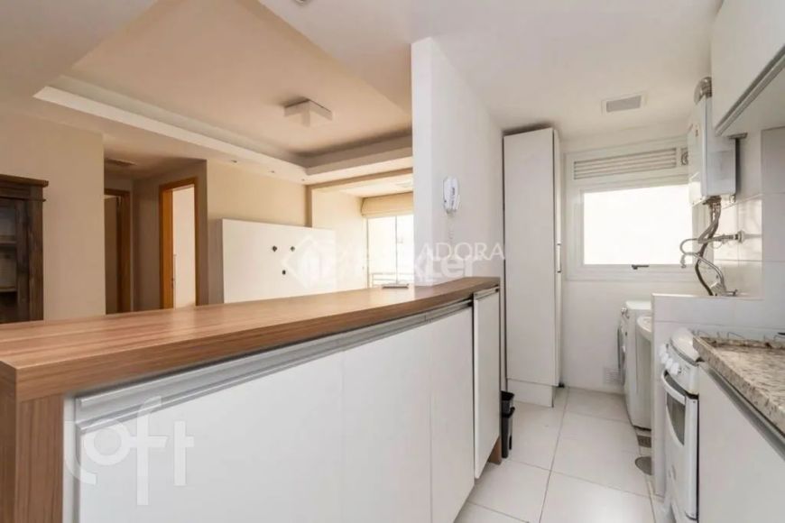 Imóvel para venda possui 62m² com 2 quartos em Passo da Areia - Porto Alegre - RS
