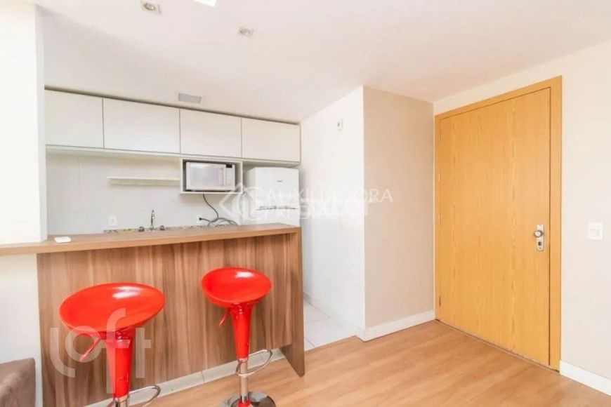 Imóvel para venda possui 62m² com 2 quartos em Passo da Areia - Porto Alegre - RS