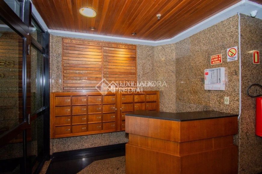 Amplo conjunto comercial