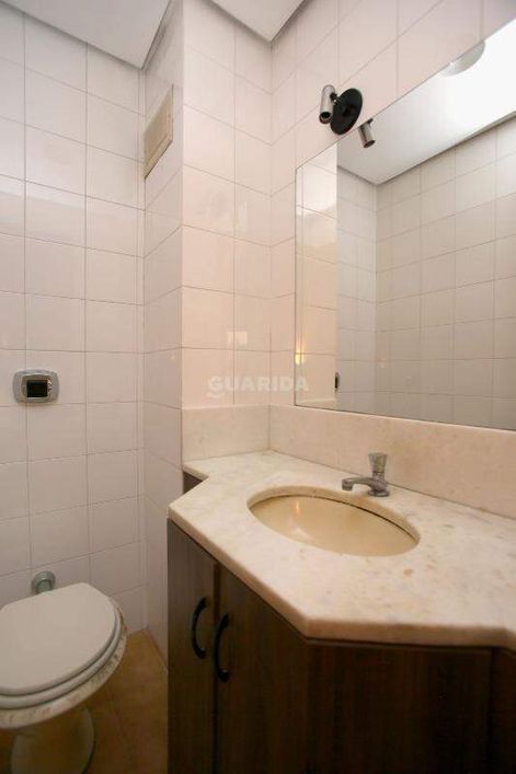 Conjunto comercial no bairro Auxiliadora, frente , com VAGA COBERTA!