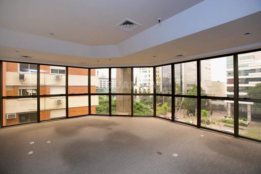 Conjunto comercial no bairro Auxiliadora, frente , com VAGA COBERTA!