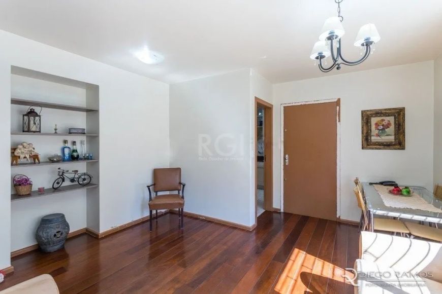 Apartamento de 2 dormitórios, no bairro Petrópolis de Porto Alegre RS, com dependência, garagem no B