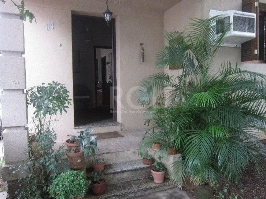 Duas casas na Rua Dr. Timóteo no bairro Floresta, uma com 91m² e a outra dos fundos com 46m².Casa da