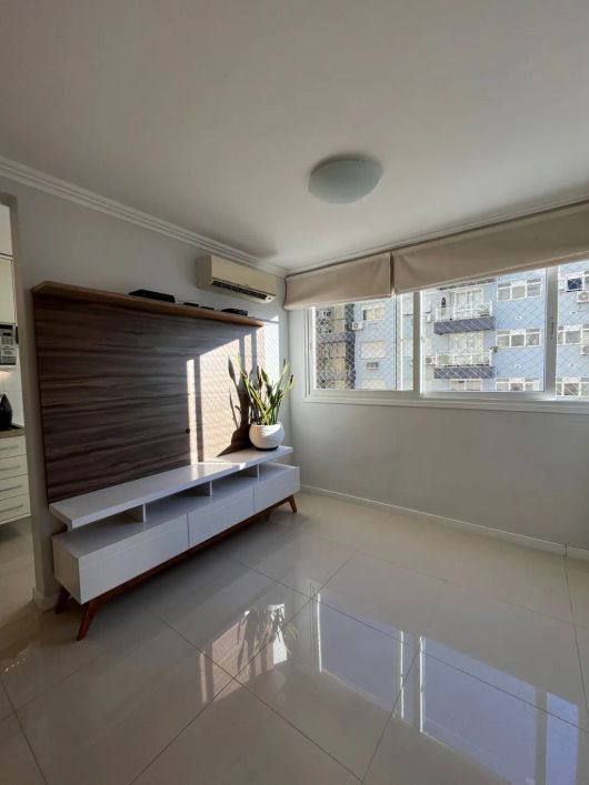 Imóvel para venda tem 82 metros quadrados com 2 quartos em Passo da Areia - Porto Alegre - RS