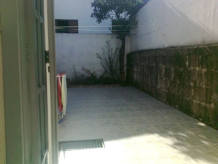 Vendo excelente casa, na rua Claudio Manoel da Costa, reformada, ampla, com algumas peças que foram