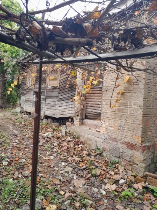 Terreno em Porto Alegre, no bairro Jardim Sabará, à venda.