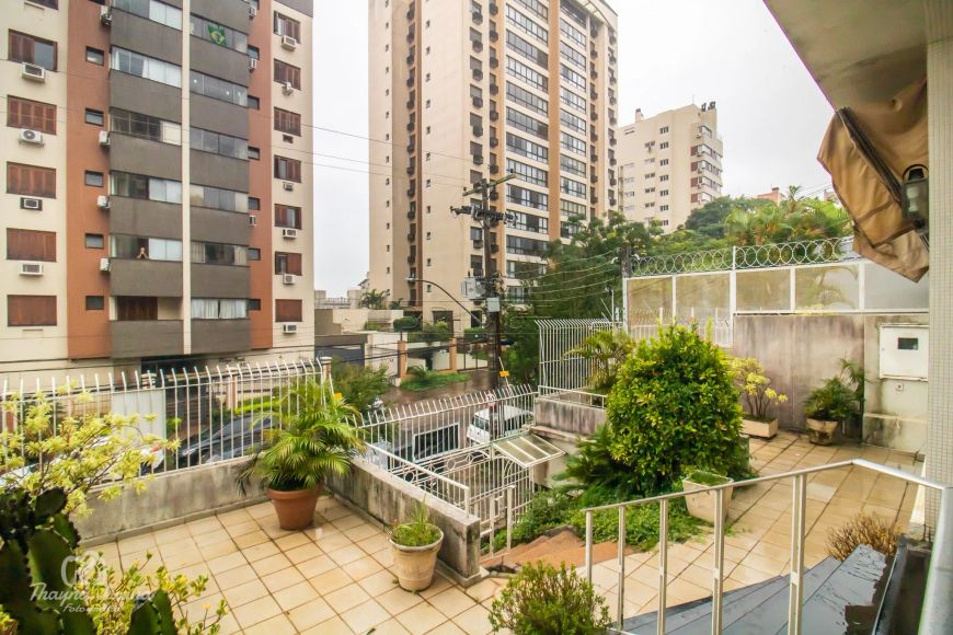 Ampla casa c piscina no Petrópolis!!
