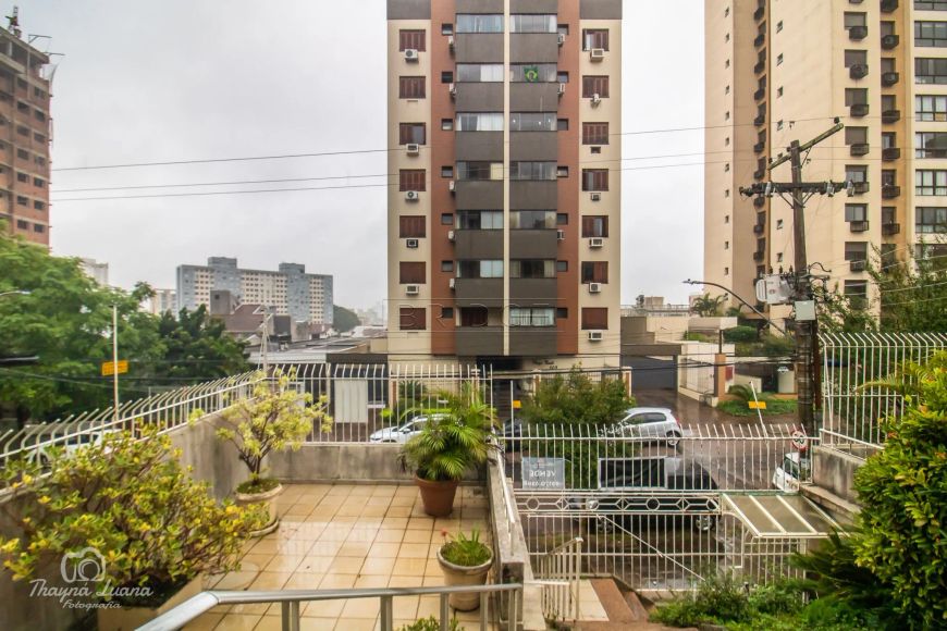 Ampla casa c piscina no Petrópolis!!