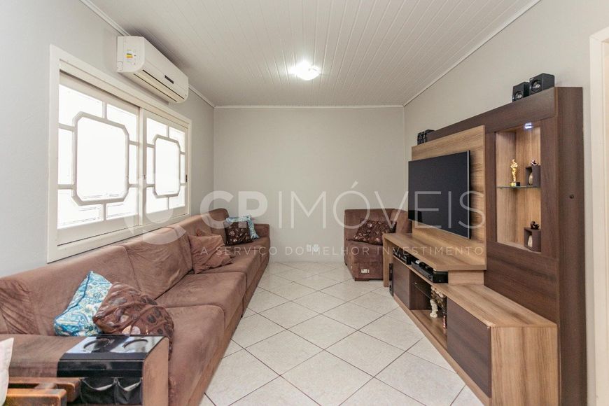 Casa/Sobrado em Porto Alegre, no bairro Parque Santa Fé, à venda.