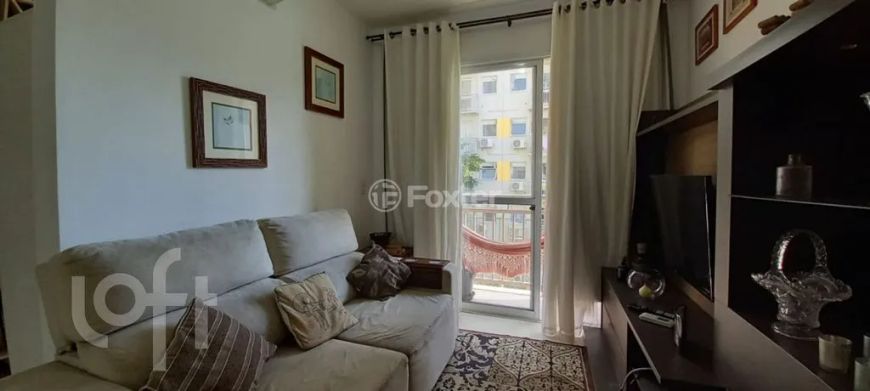 Apartamento à venda com 3 dormitórios e 1 suíte no bairro em Tristeza - Porto Alegre - RS