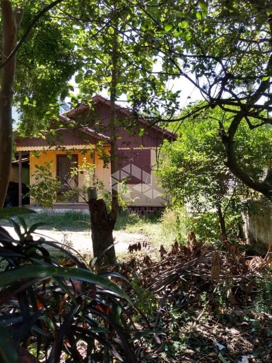 Chalé de madeira em terreno de 11x40 comercial/residencial