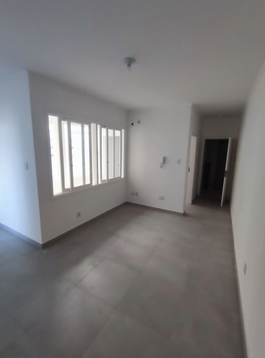 ALUGA-SE EXCELENTE CONJUNTO NO TRIÂNGULO DA ASSIS BRASIL. COM PORCELANATO NOVO