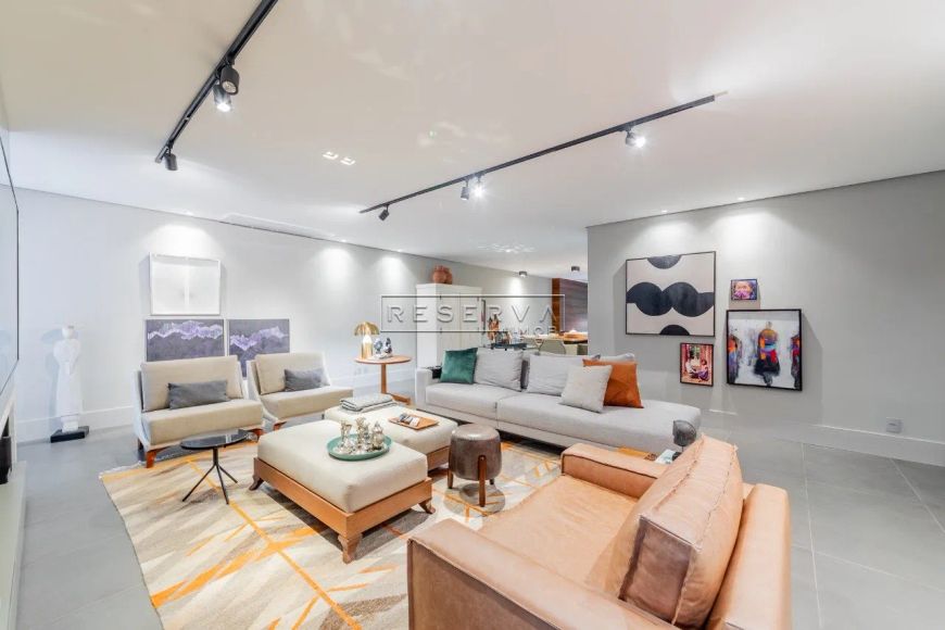 ENDEREÇO NOBRE - Casa Nova, 332m² área construída, 3 suítes, 6 vagas de garagem, no Três Figueiras