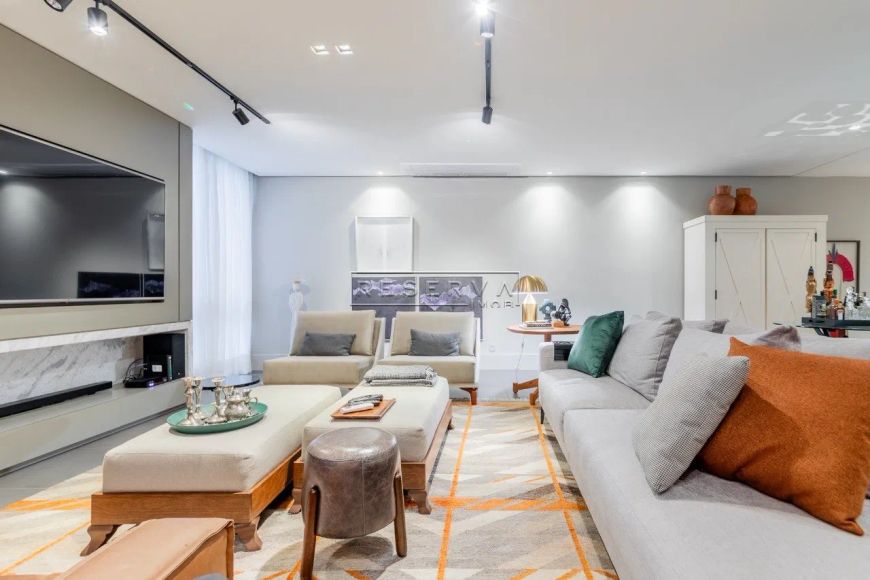 ENDEREÇO NOBRE - Casa Nova, 332m² área construída, 3 suítes, 6 vagas de garagem, no Três Figueiras