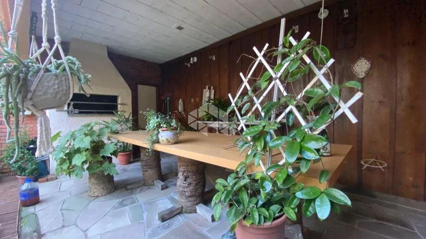 Casa em alvenaria com 209,10m2, no Bairro Vila Ipiranga.
