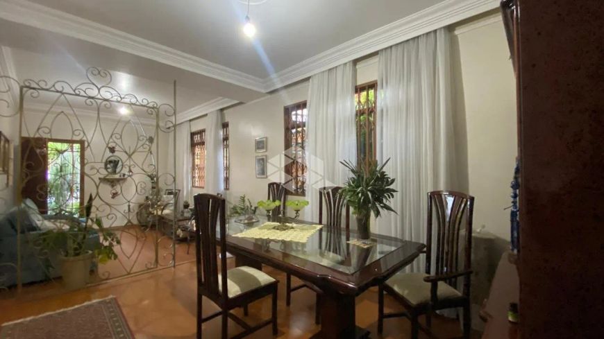 Casa em alvenaria com 209,10m2, no Bairro Vila Ipiranga.