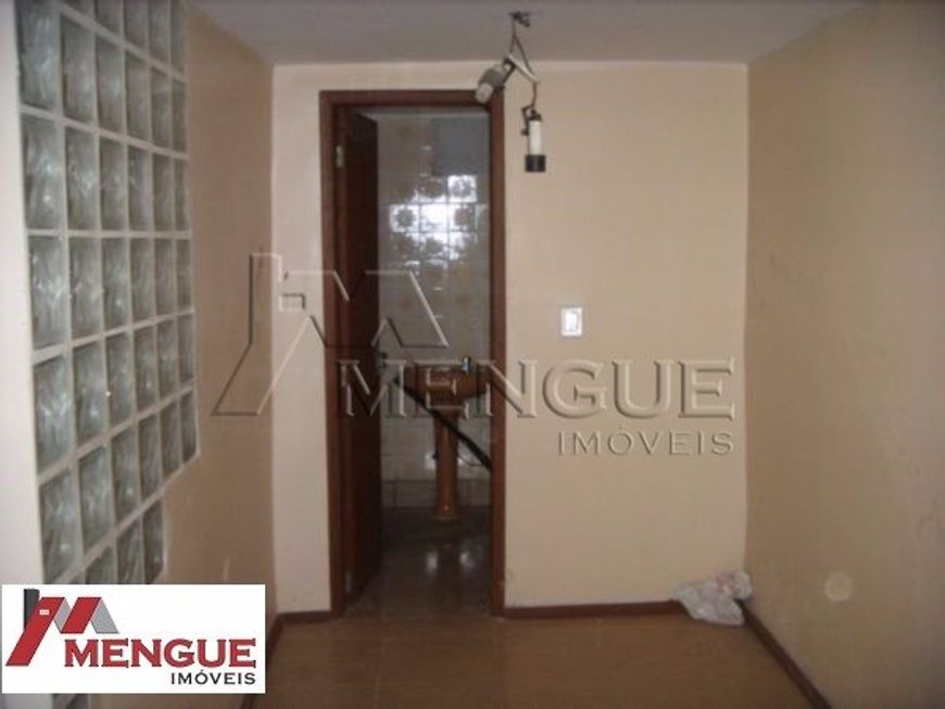 Casa residencial com 3 dormitórios e 2 vagas à venda no bairro Jardim Itú em Porto Alegre com 195,00