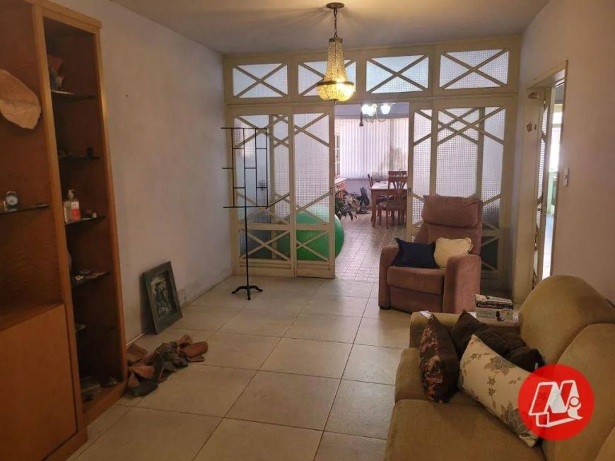 Casa de 2 pavimentos com 207 m² no bairro Rio Branco.
