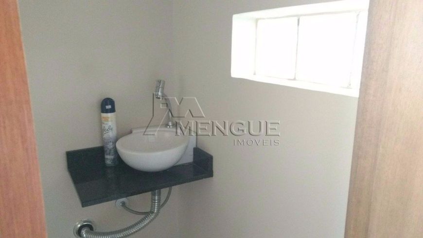 Casa residencial com 3 dormitórios e 3 vagas em condomínio no bairro Parque Santa Fé em Porto Alegre