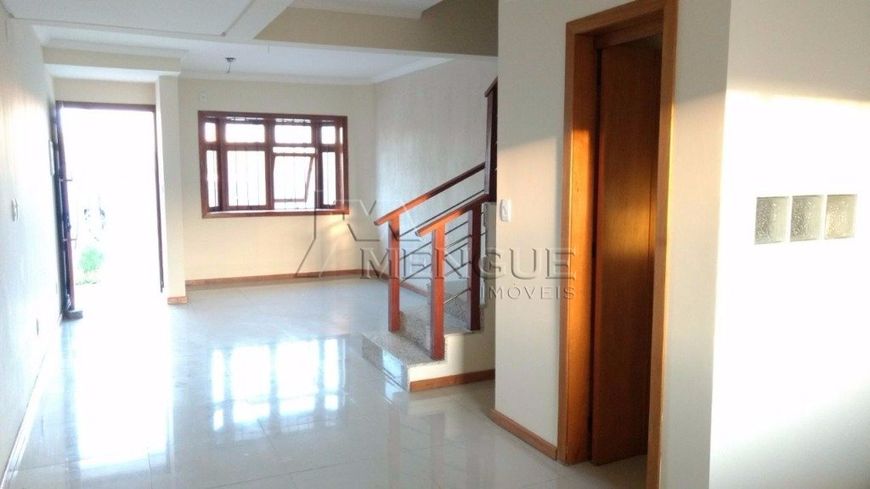 Casa residencial com 3 dormitórios e 3 vagas em condomínio no bairro Parque Santa Fé em Porto Alegre