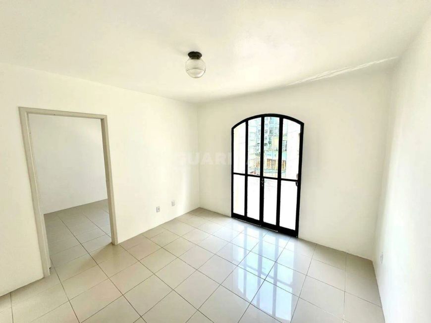 Apartamento com 1 dormitório e 1 vaga de garagem no bairro Centro Histórico