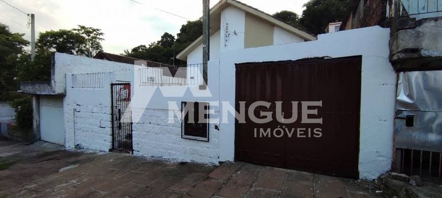 Casa com 2 dormitórios e 1 vaga a venda no bairro Jardim Itu Sabará com 100m² por R$ 270.000,00.