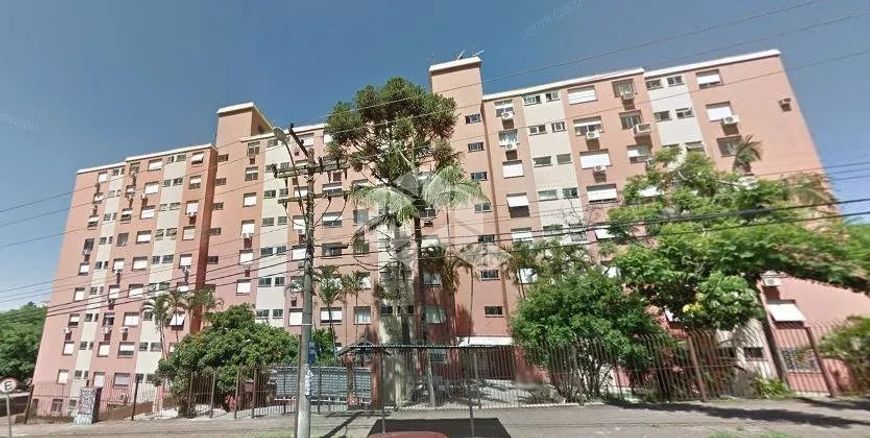 Apartamento de 2 dormitorios, reformado, com vaga de garagem rotativa e sol da manha