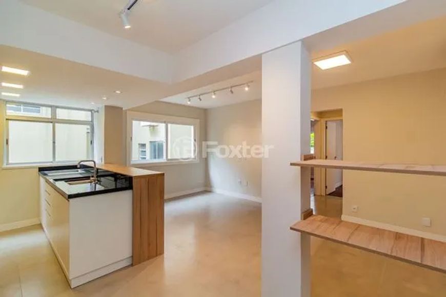 Foxter Cia Imobiliária oferece imperdível apto de 2 dorm. e 1 vaga, no Petrópolis.