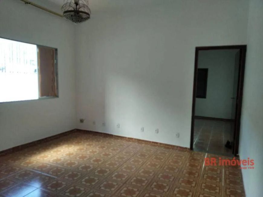 Casa térrea Agua Rasa, 2 Dormitórios ,sala,cozinha, 2 banheiros 6 vagas de carro.