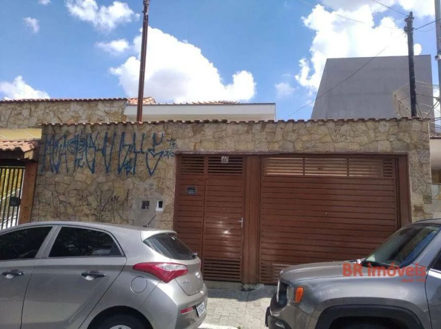 Casa térrea Agua Rasa, 2 Dormitórios ,sala,cozinha, 2 banheiros 6 vagas de carro.